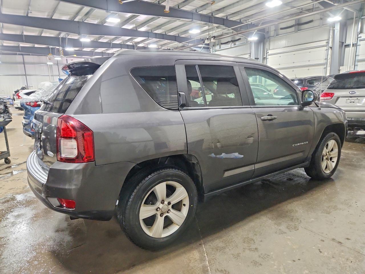 2015 Jeep Compass Latitude - Фото 3