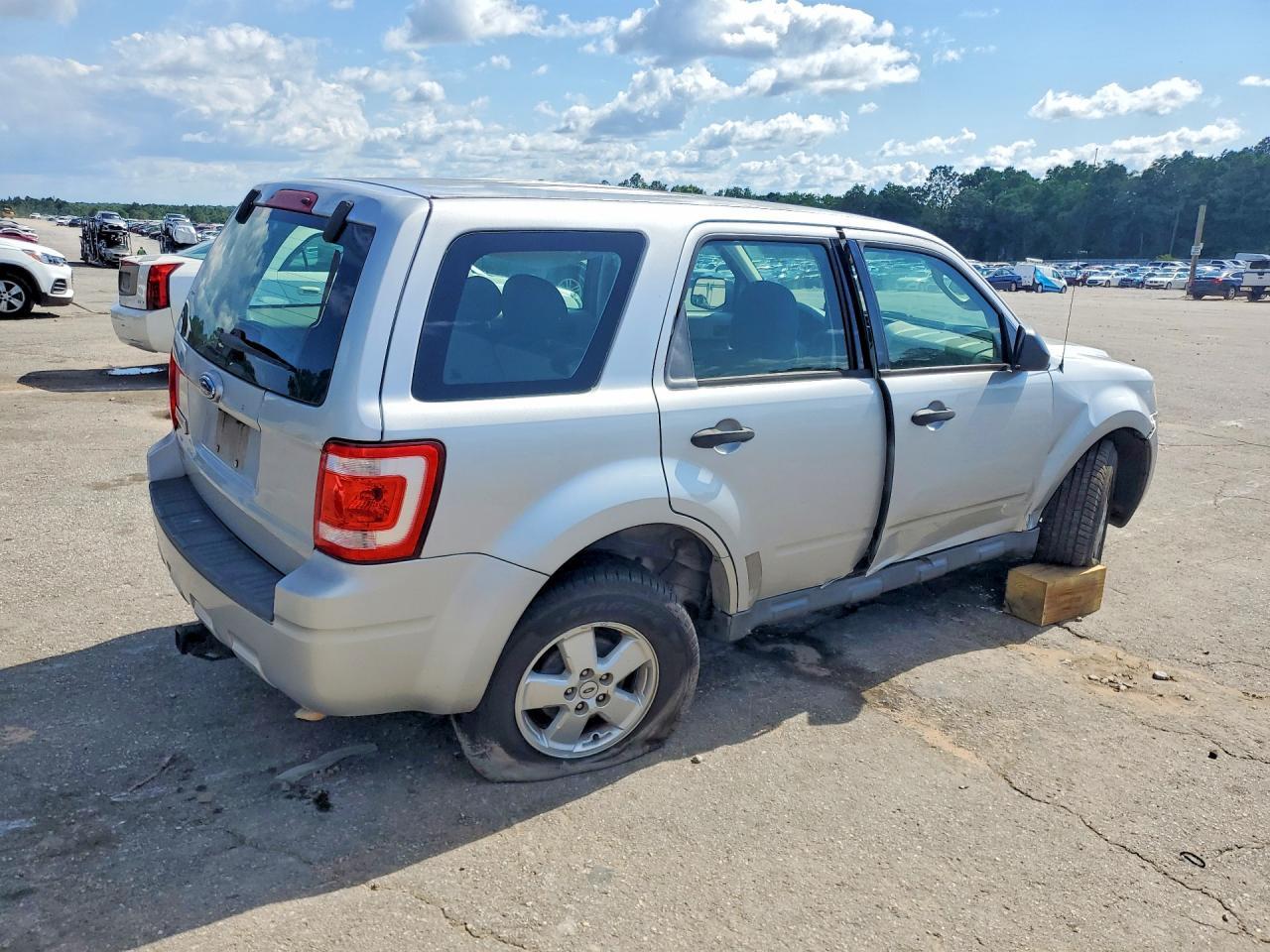 2009 Ford Escape Xls - Фото 3