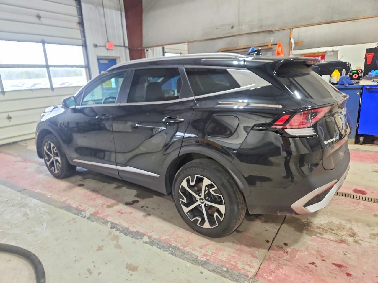 2023 Kia Sportage Ex - Image 2