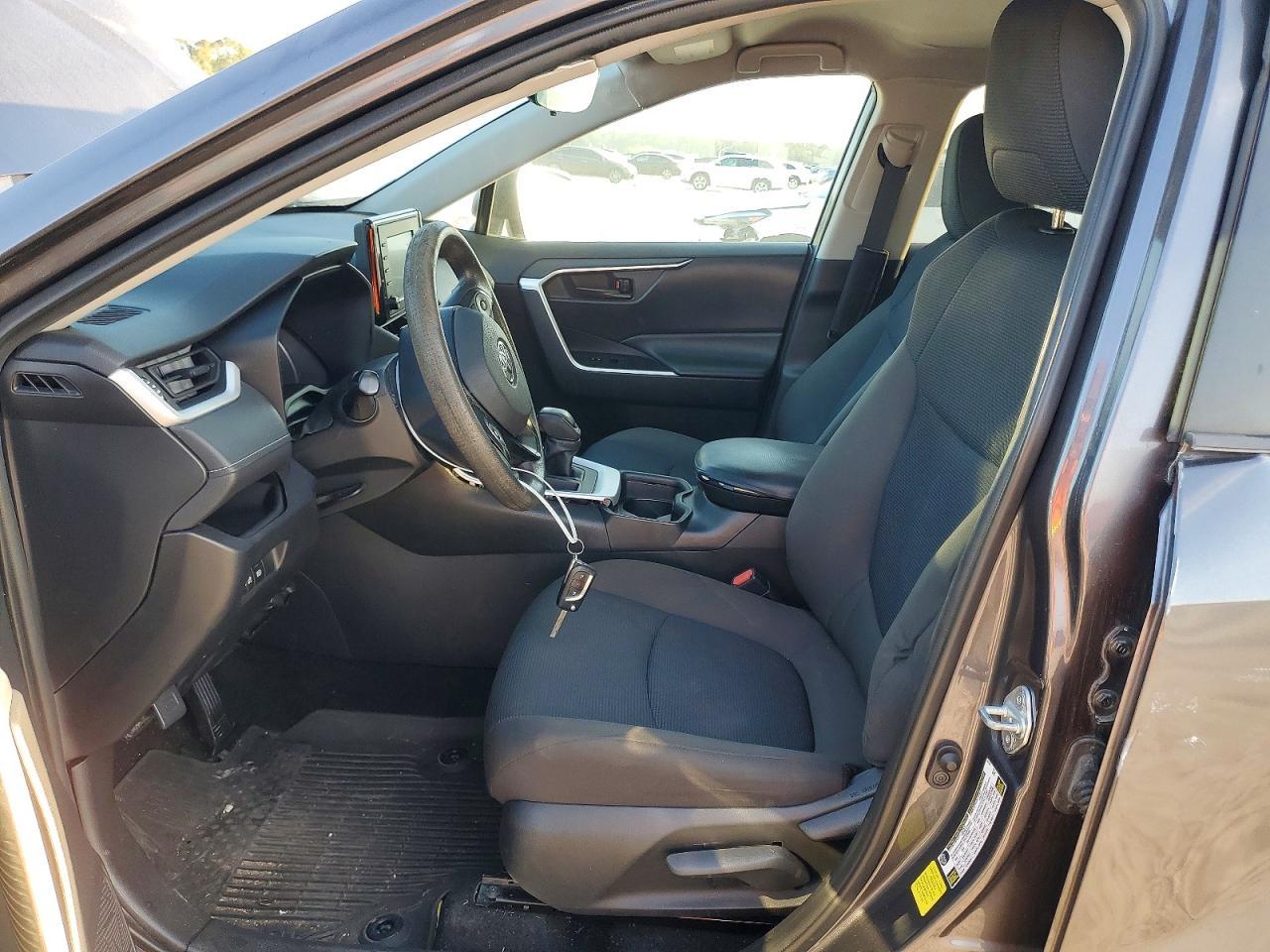 2021 Toyota Rav4 Le - Фото 7