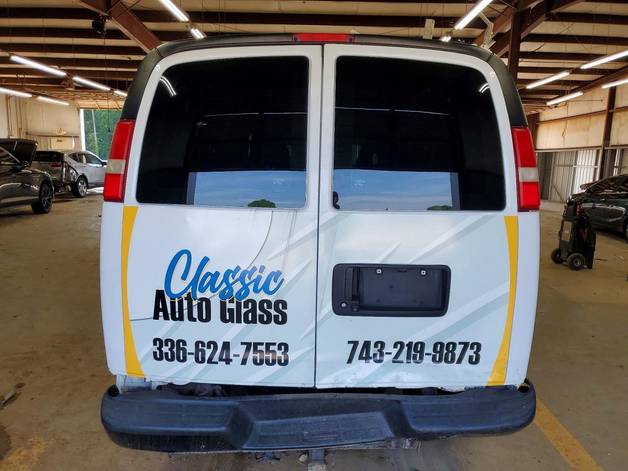 2015 Chevrolet Express G2500 - Фото 6