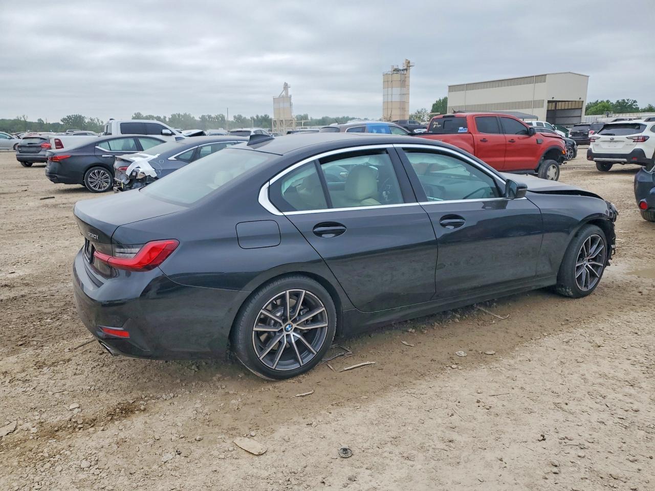 2021 BMW 330I - Фото 3