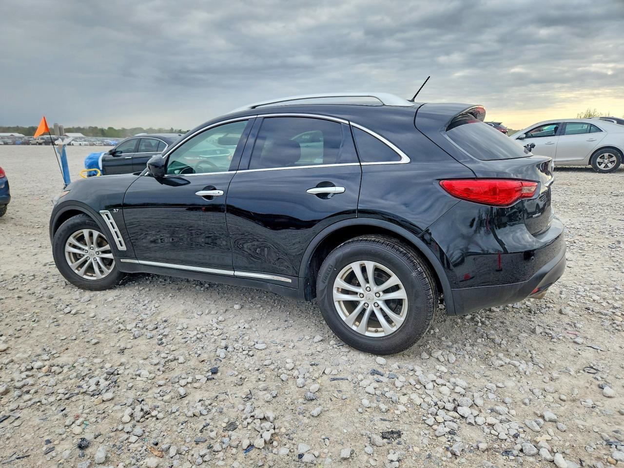 2017 Infiniti Qx70 Base - Image 2