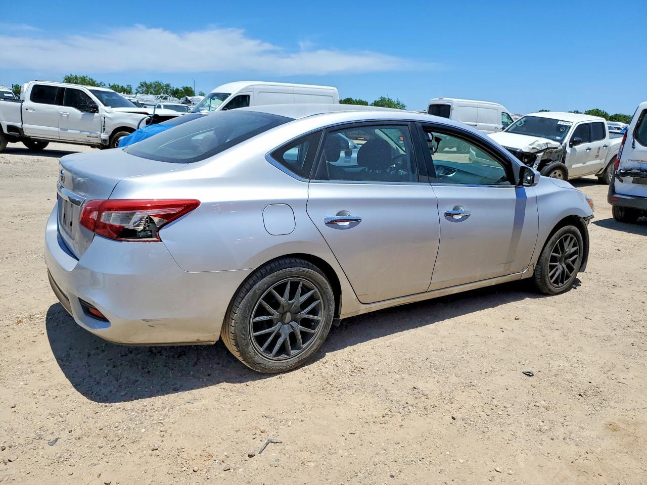 2018 Nissan Sentra S - Фото 3