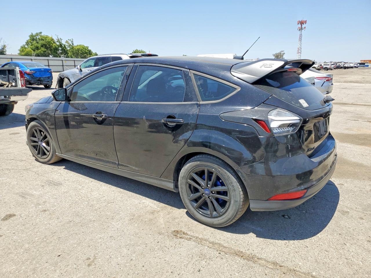 2016 Ford Focus Se - Image 2