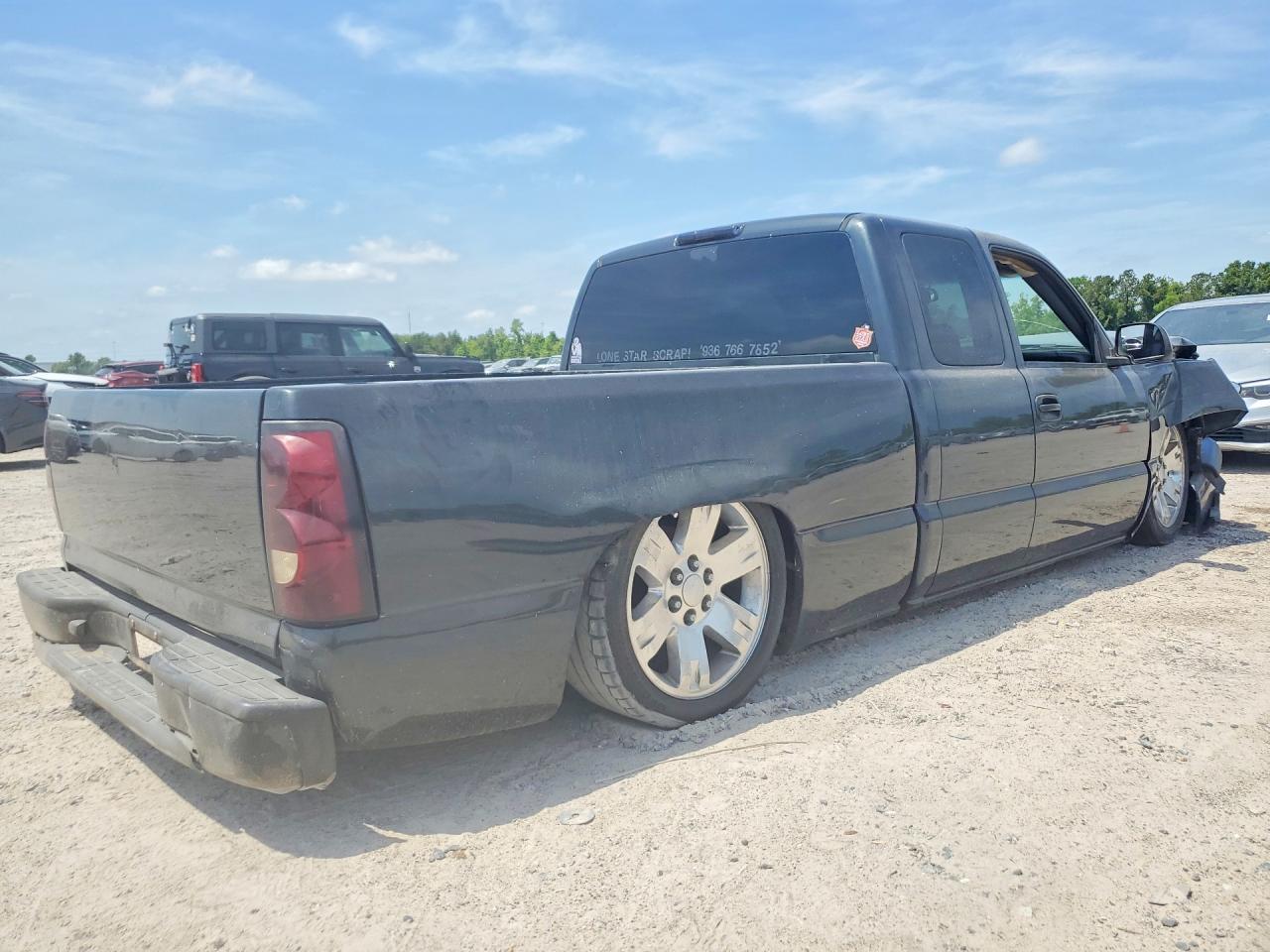 2004 Chevrolet Silverado C1500 - Image 3