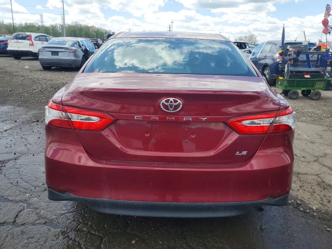 2018 Toyota Camry Le - Фото 6