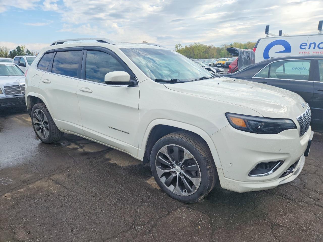 2019 Jeep Cherokee Overland - Image 4