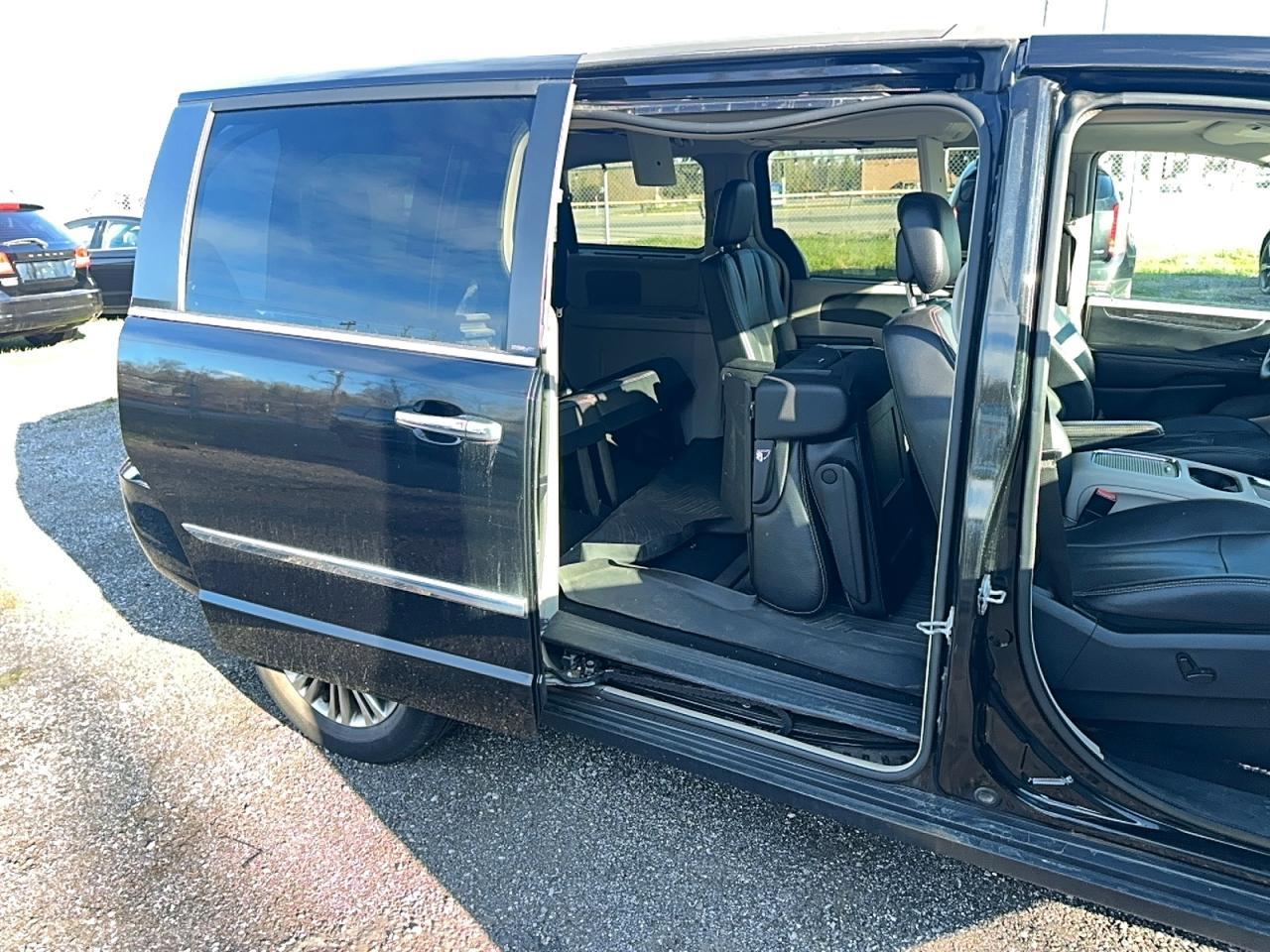 2014 Chrysler Town & Country Touring L - Фото 6