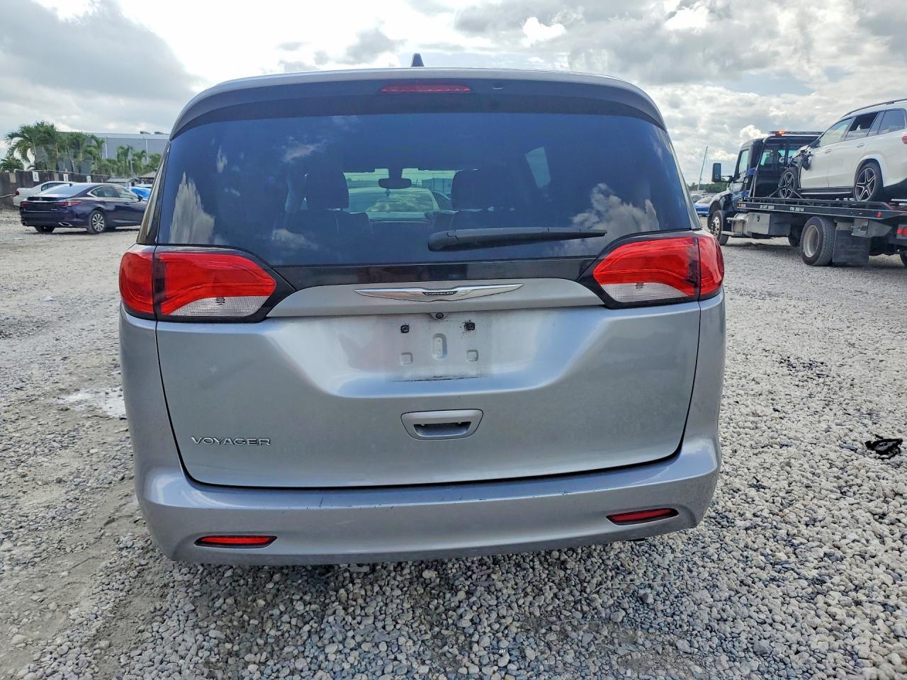 2021 Chrysler Voyager Lxi - Image 6