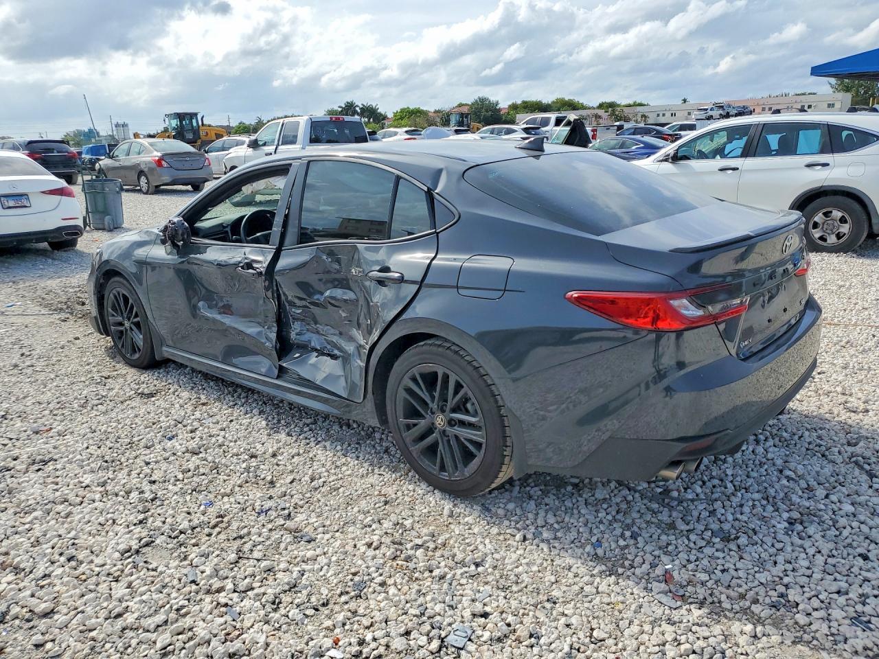 2025 Toyota Camry Se - Фото 2