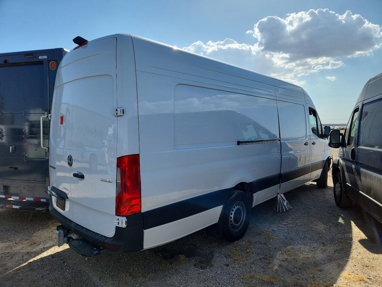 2025 Mercedes Benz Sprinter 2500 Delivery Van - Фото 4