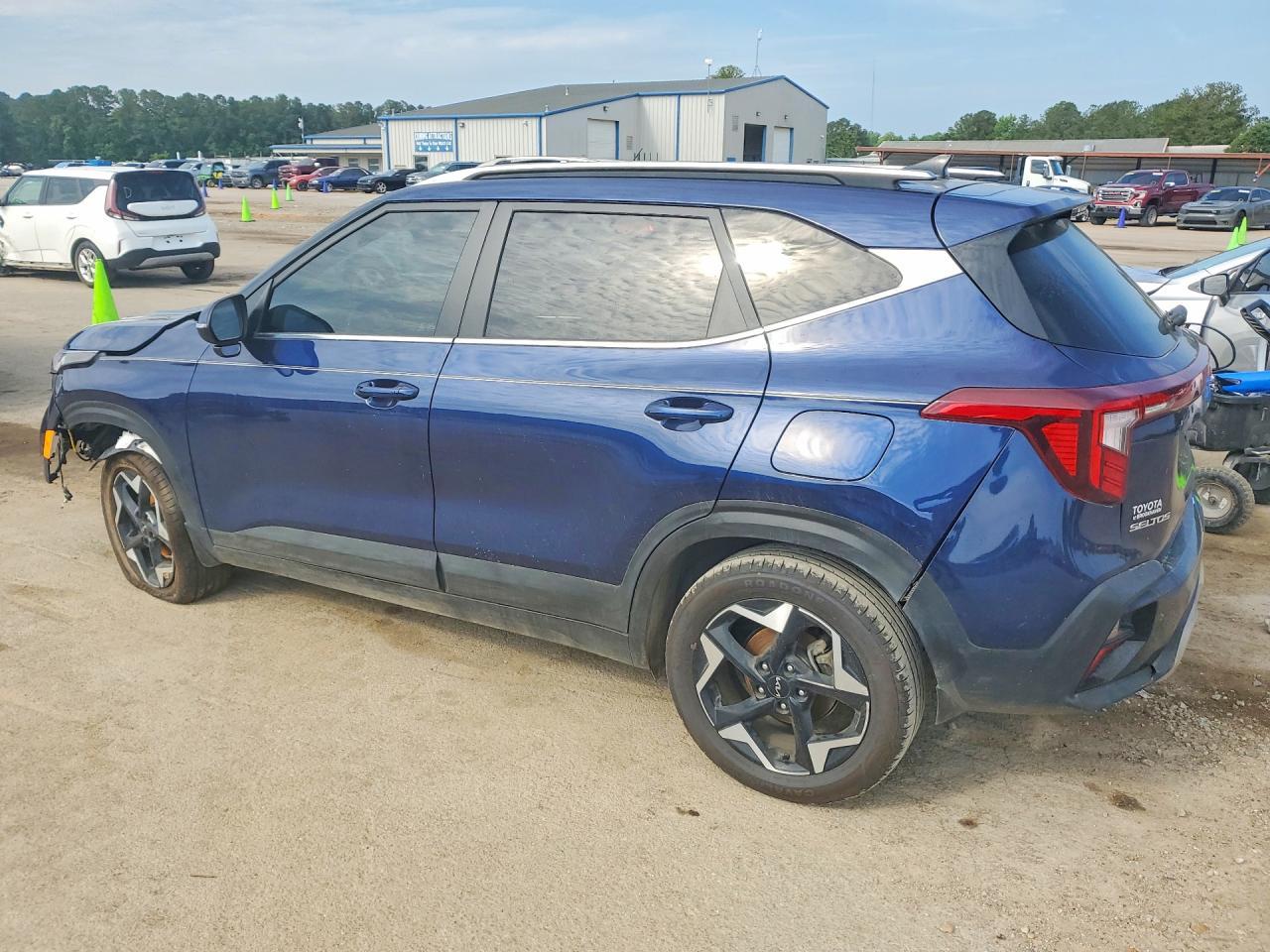 2024 Kia Seltos Ex - Image 2