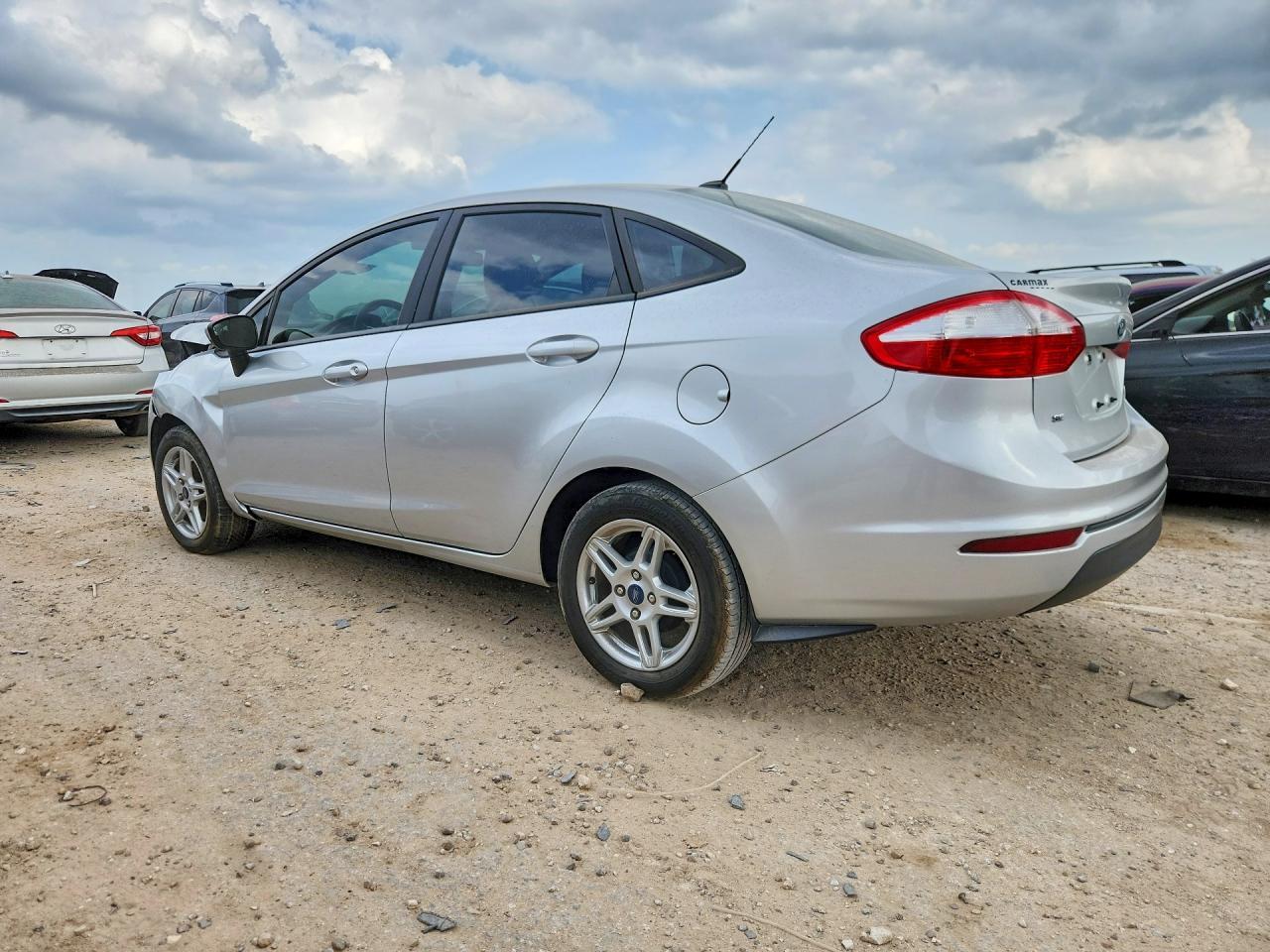 2019 Ford Fiesta Se - Image 2