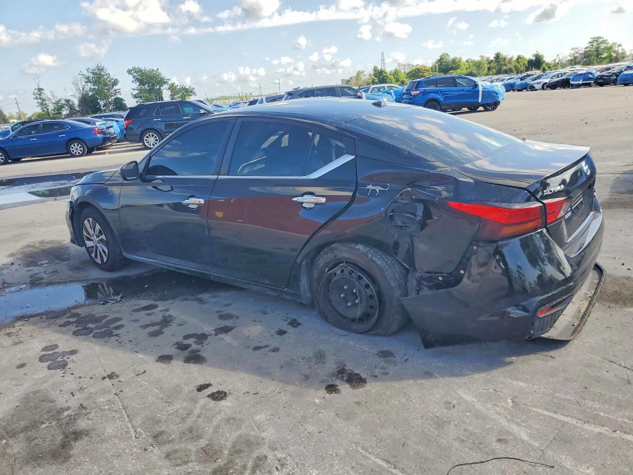2020 Nissan Altima S - Фото 2