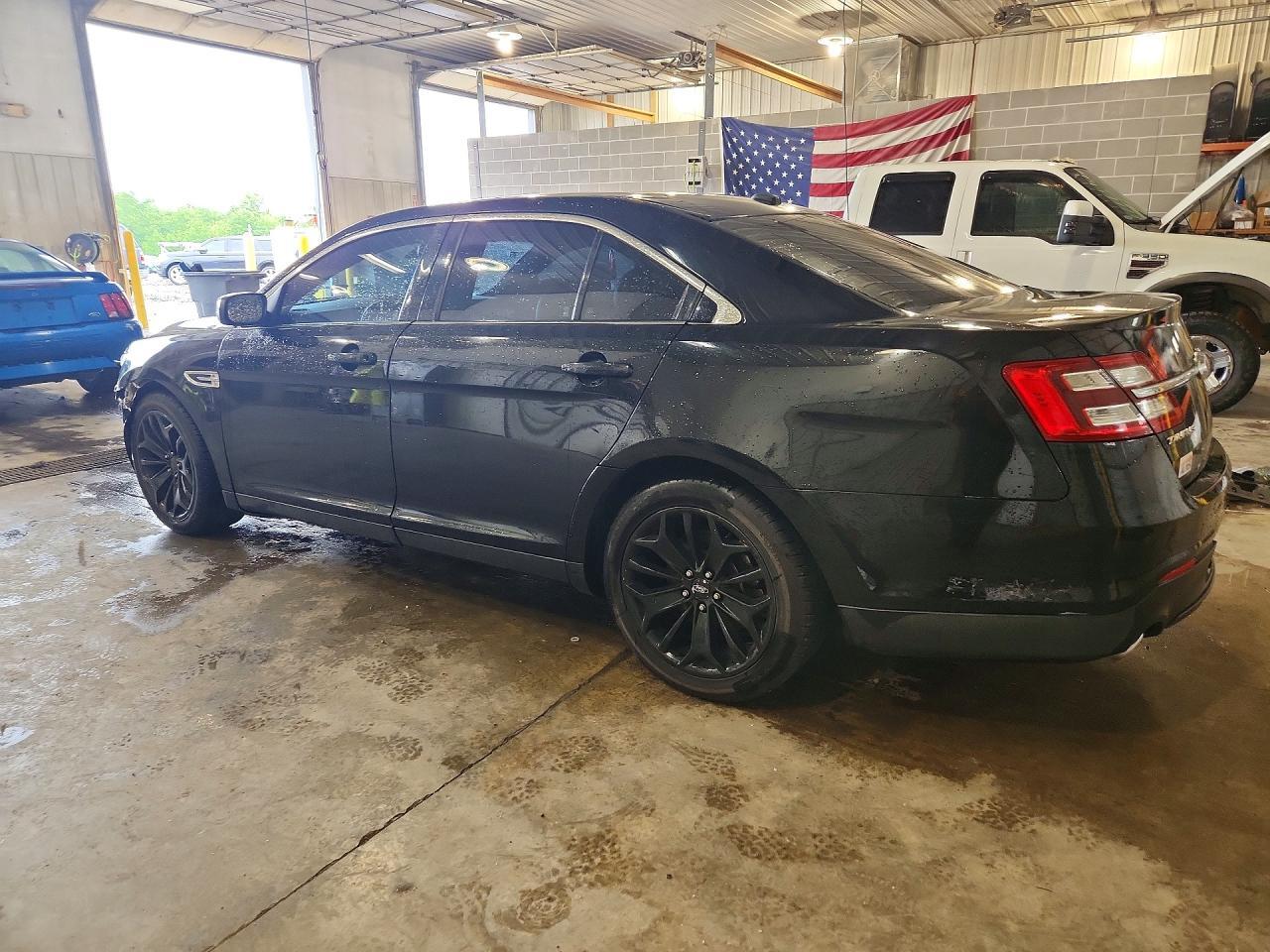 2017 Ford Taurus Limited - Фото 2