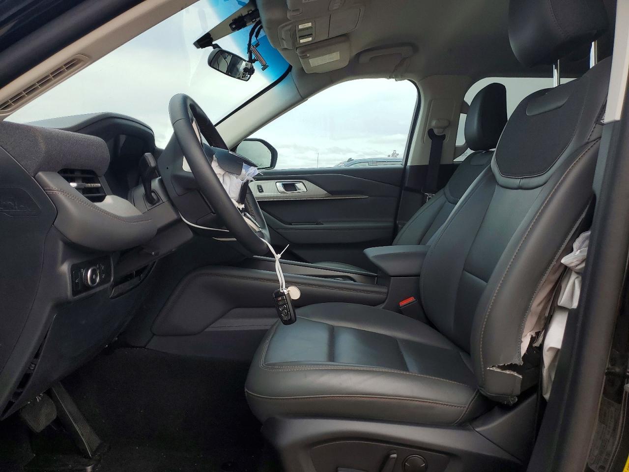 2025 Ford Explorer Active - Image 7
