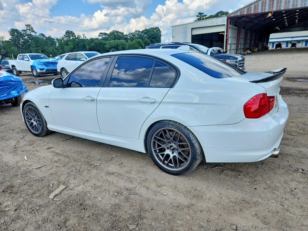 2011 BMW 335 I - Фото 2