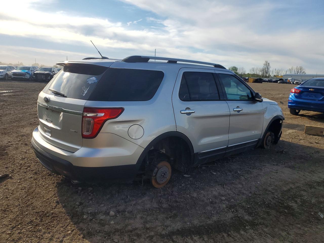 2015 Ford Explorer Xlt - Фото 3