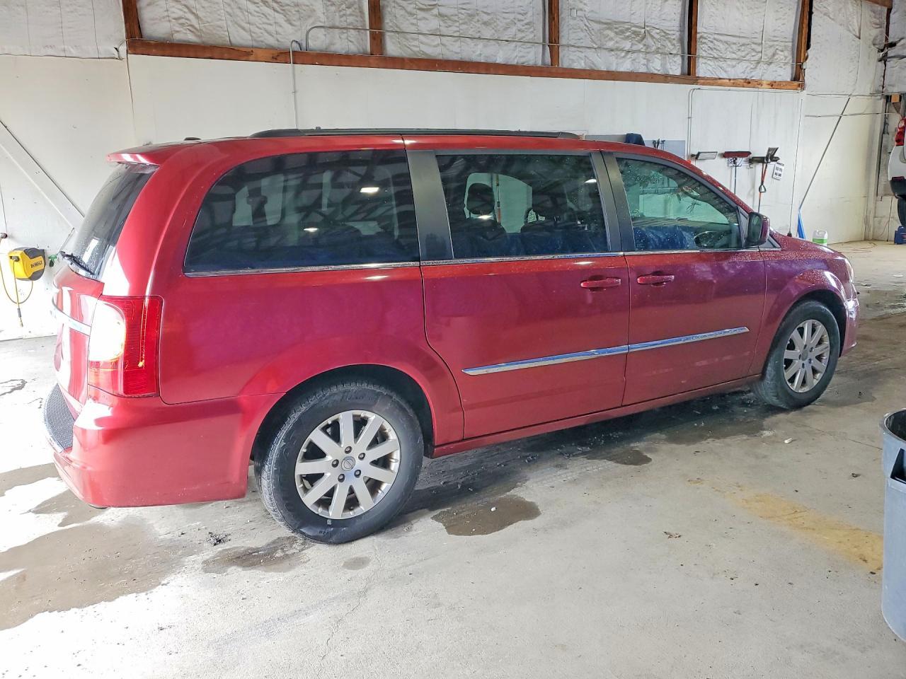2016 Chrysler Town & Country Touring - Фото 3