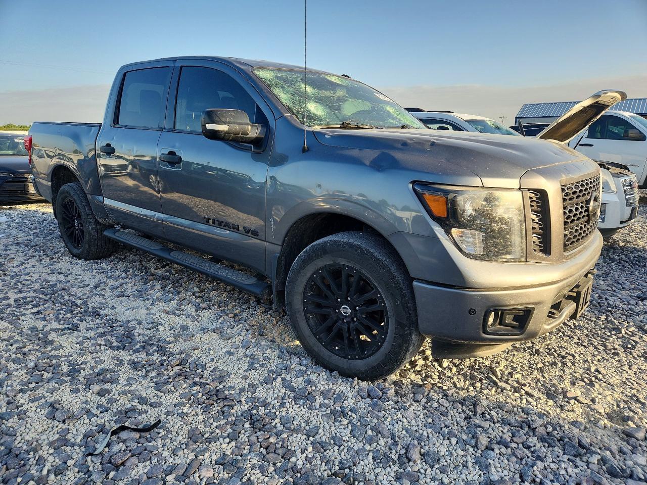 2018 Nissan Titan - Фото 4