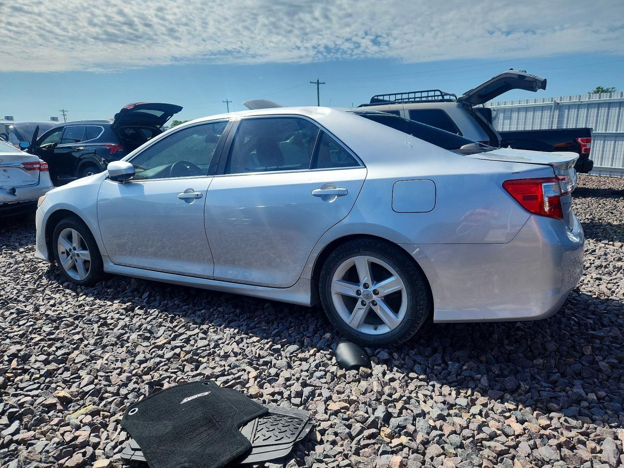 2013 Toyota Camry Se - Image 2