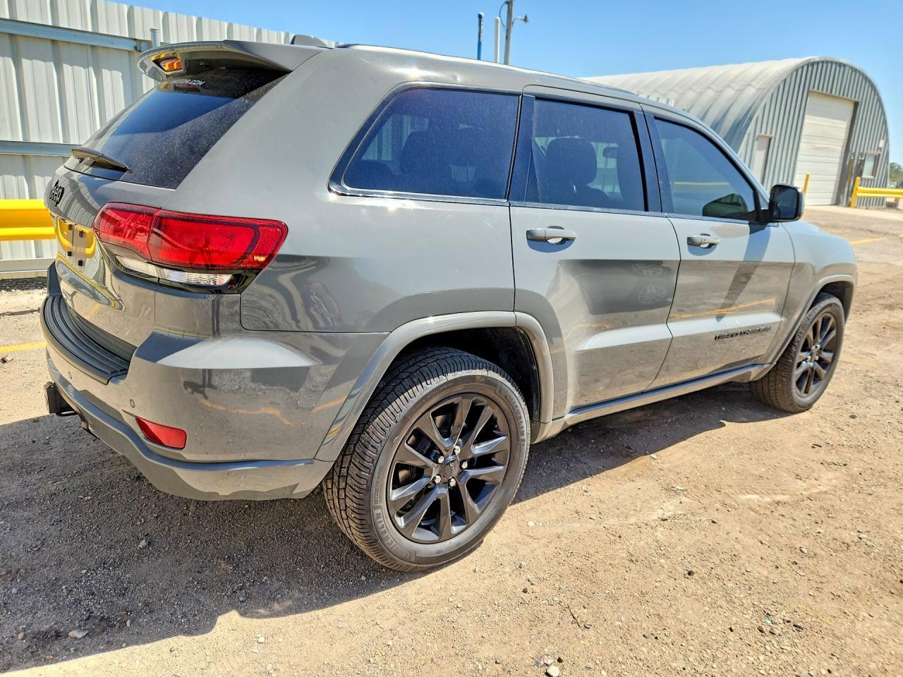 2021 Jeep Grand Cherokee Laredo - Image 3