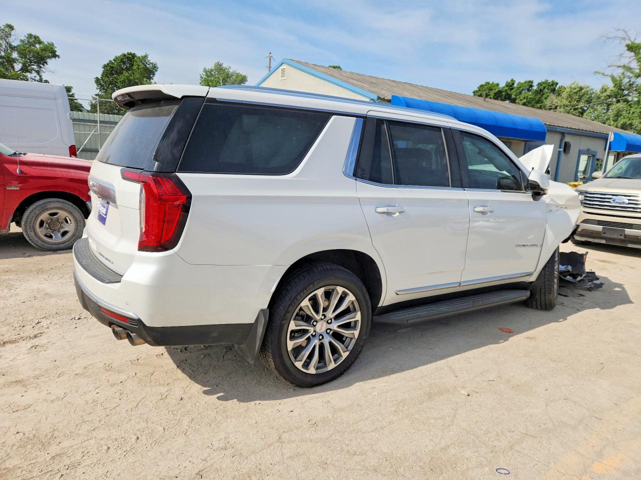 2021 GMC Yukon Denali - Image 3