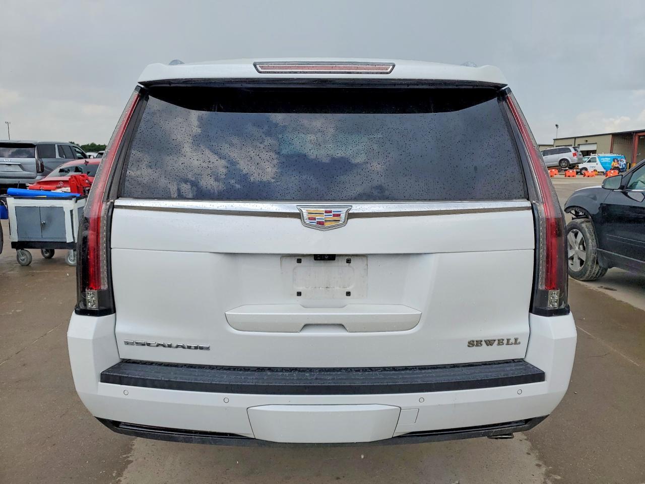 2018 Cadillac Escalade Premium Luxury - Image 6
