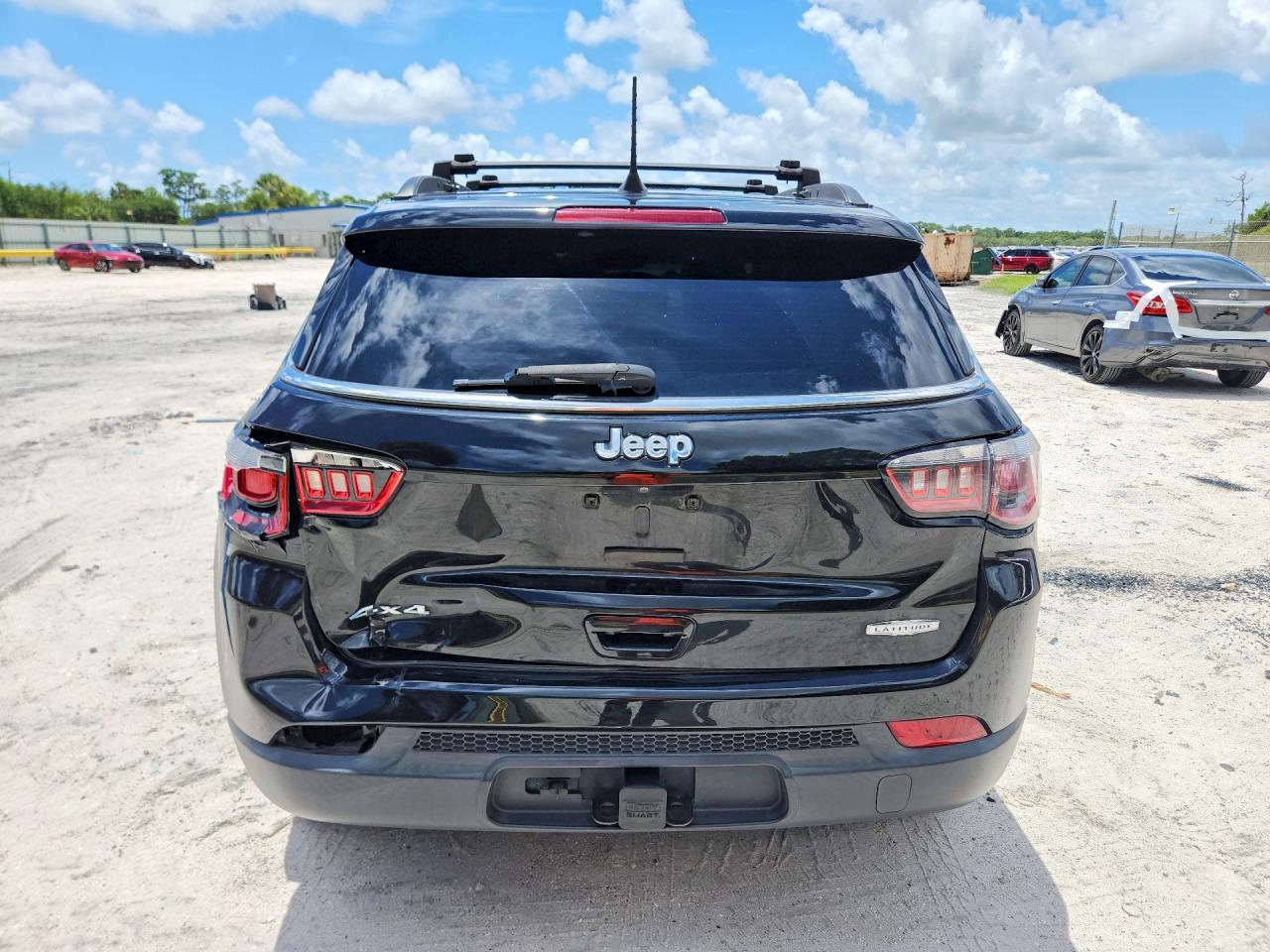 2017 Jeep Compass Latitude - Image 6