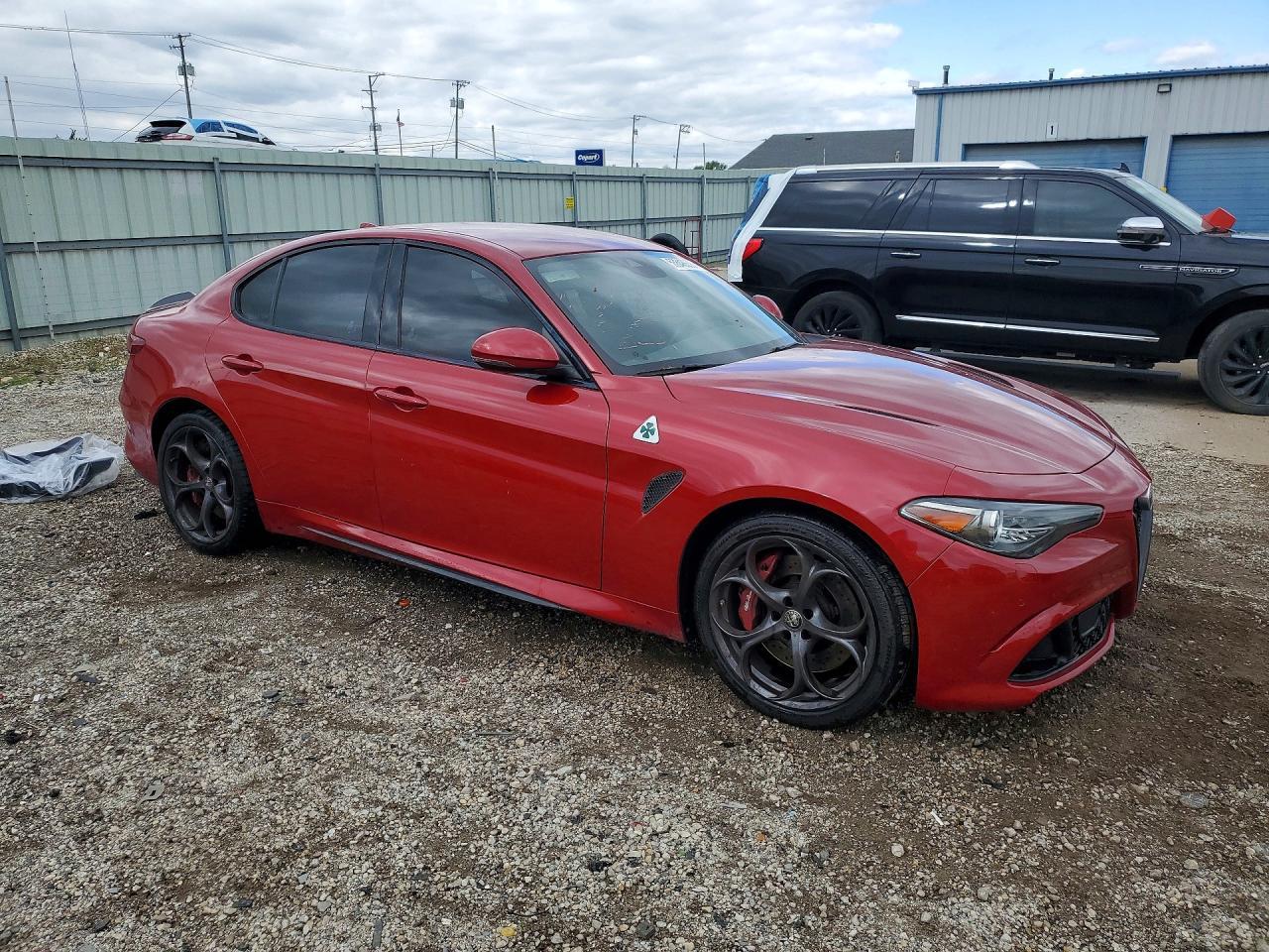 2018 Alfa Romeo Giulia Quadrifoglio - Фото 4