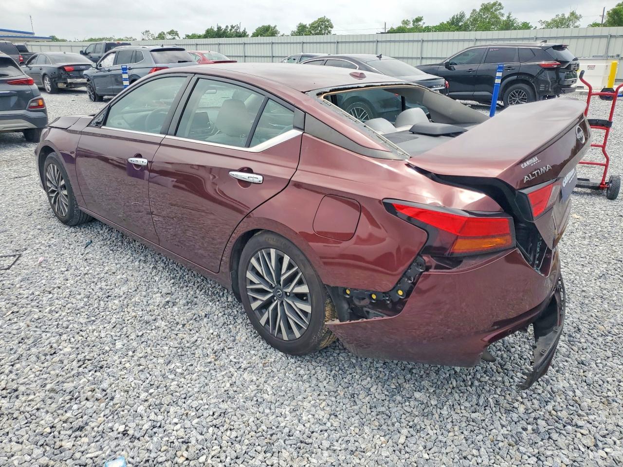 2023 Nissan Altima Sv - Image 2