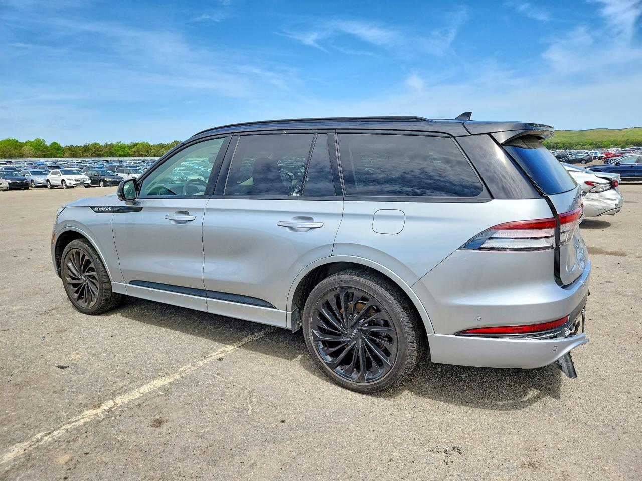 2023 Lincoln Aviator Black Label - Image 2