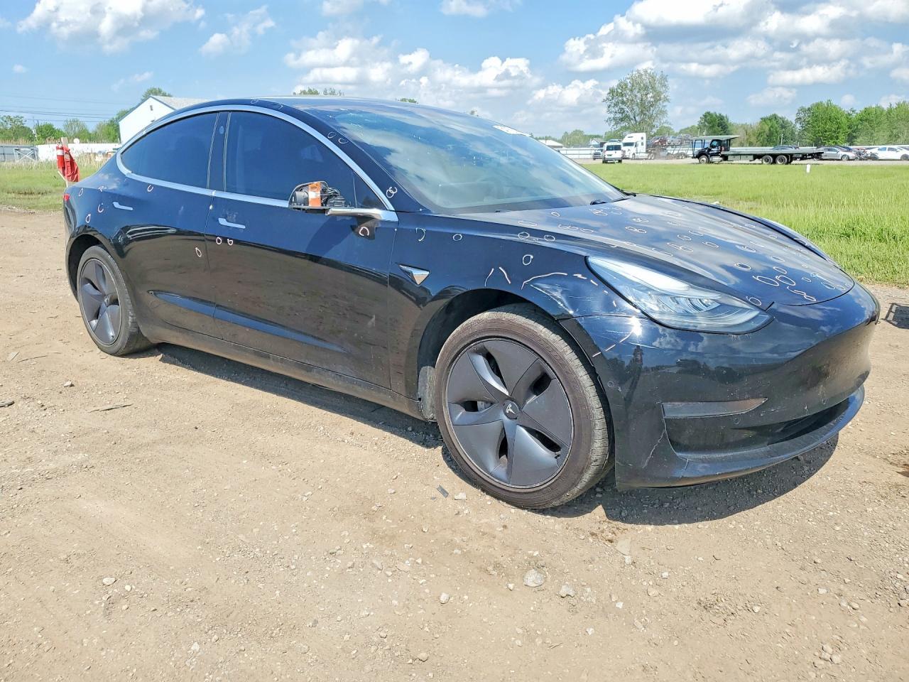2020 Tesla Model 3 - Фото 4