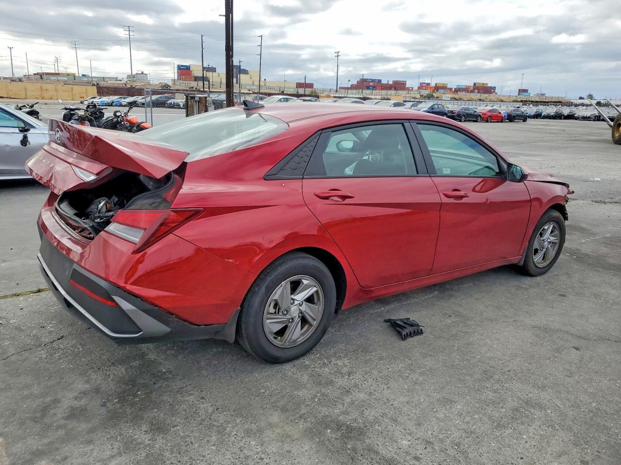 2025 Hyundai Elantra Se - Image 3
