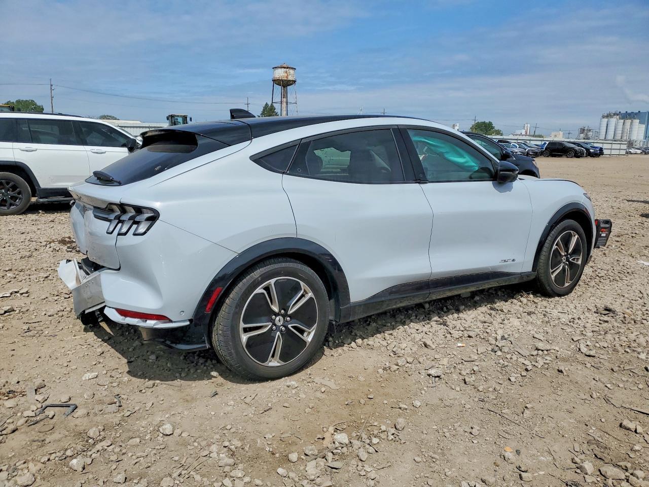 2023 Ford Mustang Mach-E Premium - Фото 3