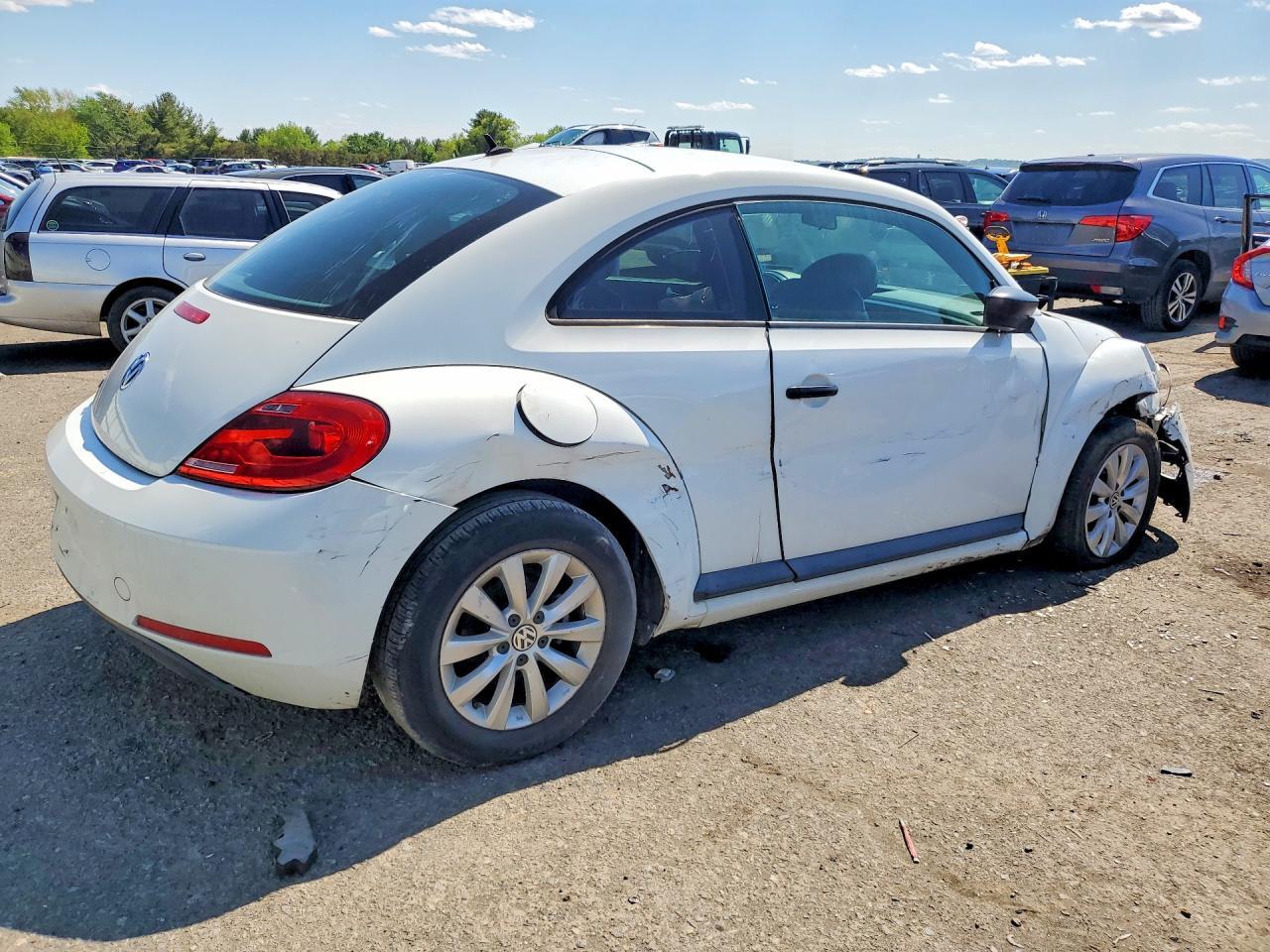 2015 Volkswagen Beetle 1.8T - Фото 3