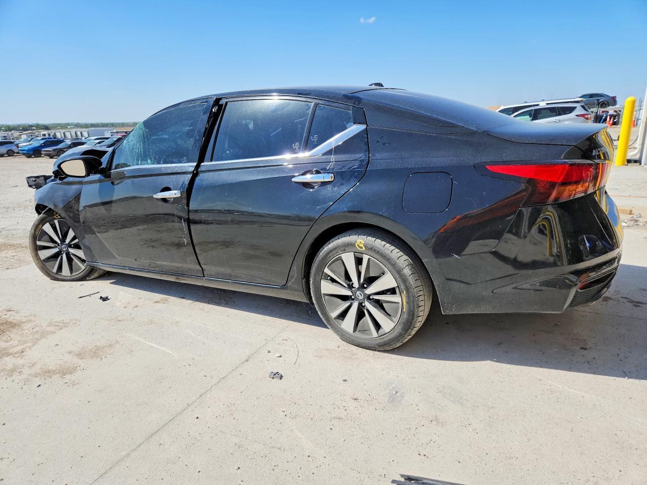 2020 Nissan Altima Sl - Image 2