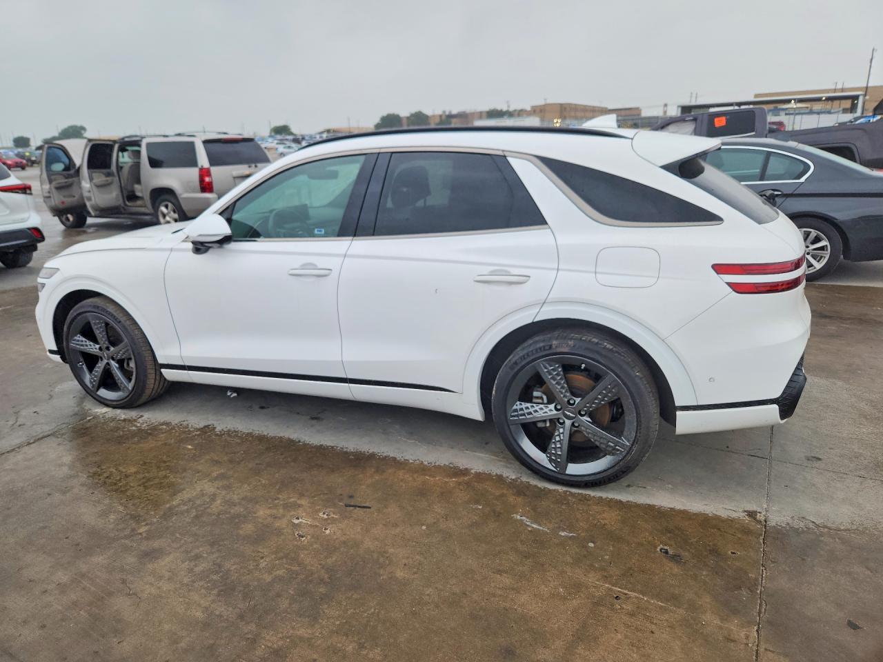 2022 Genesis Gv70 2.5T Standard - Image 2