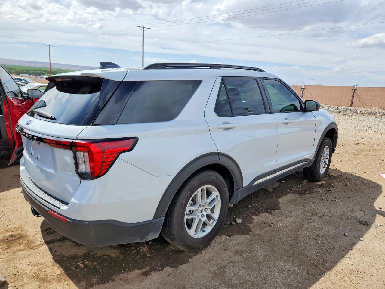 2025 Ford Explorer Active - Фото 3