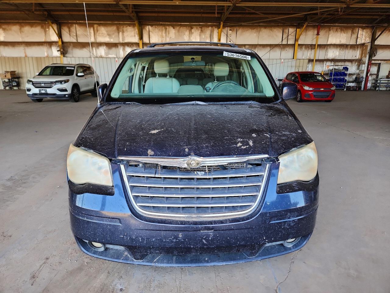 2008 Chrysler Town & Country Touring - Image 5