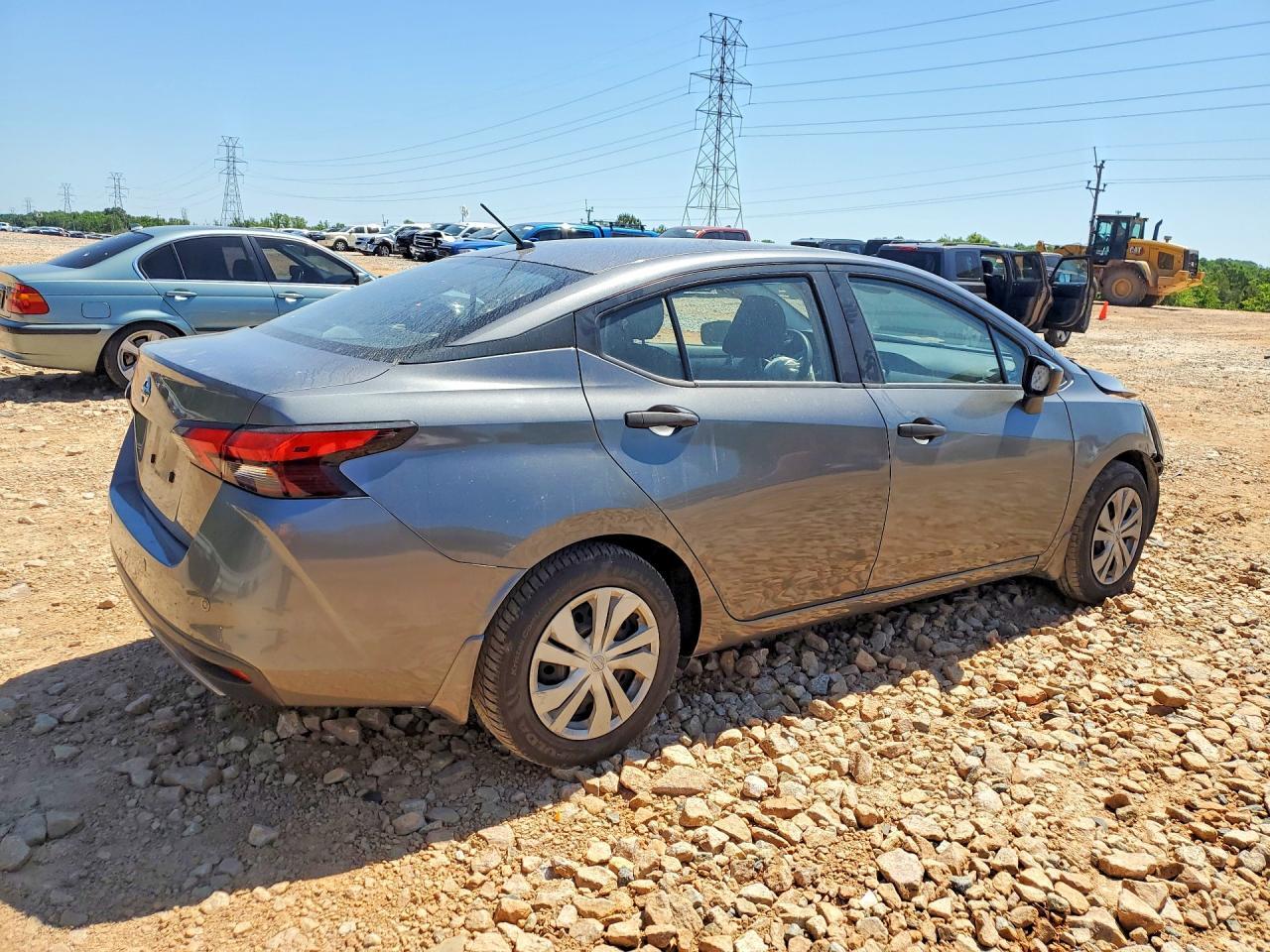 2021 Nissan Versa S - Image 3
