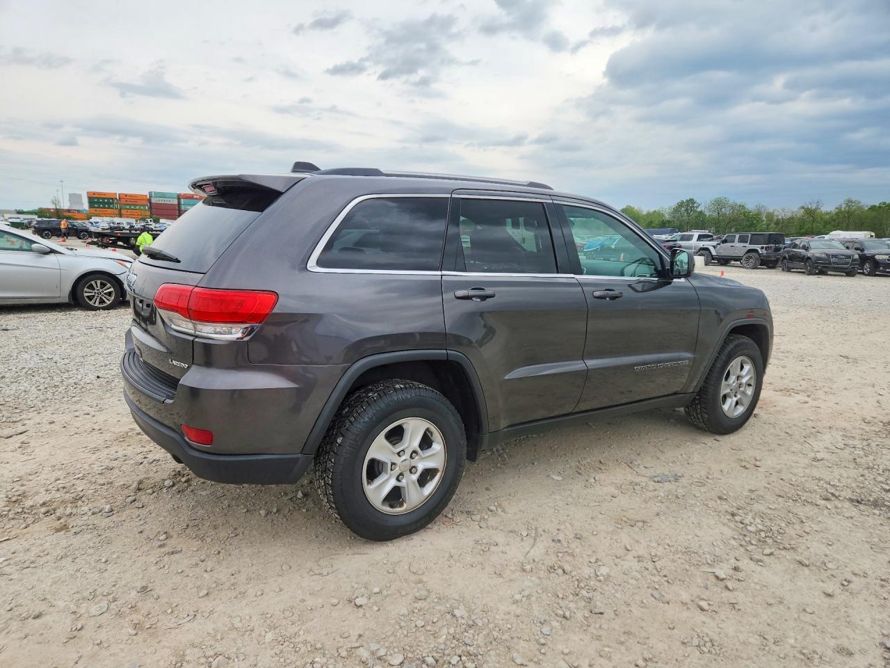 2017 Jeep Grand Cherokee Laredo - Image 3