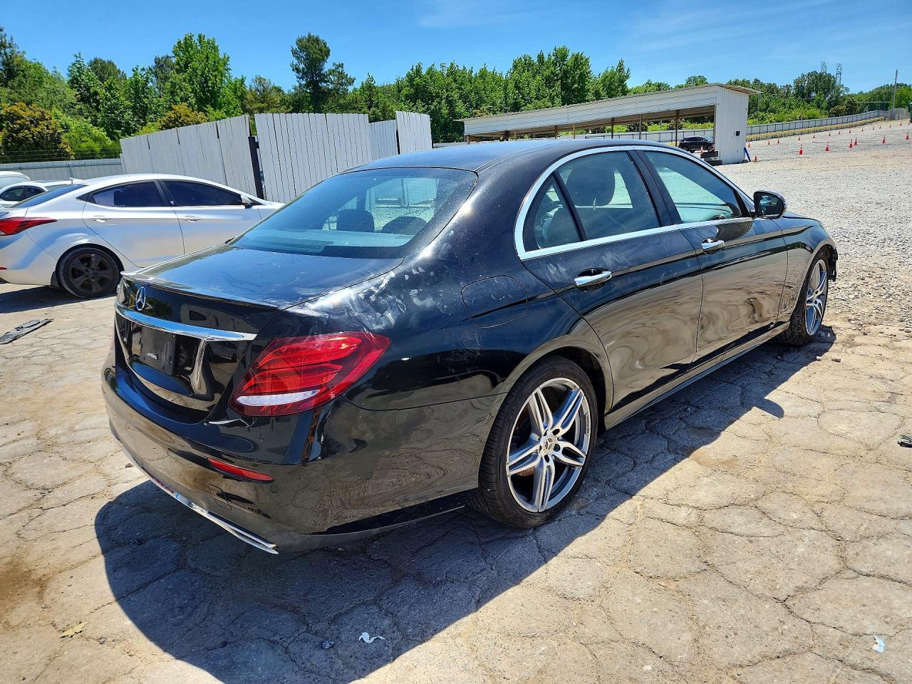 2018 Mercedes-Benz E 300 - Фото 3