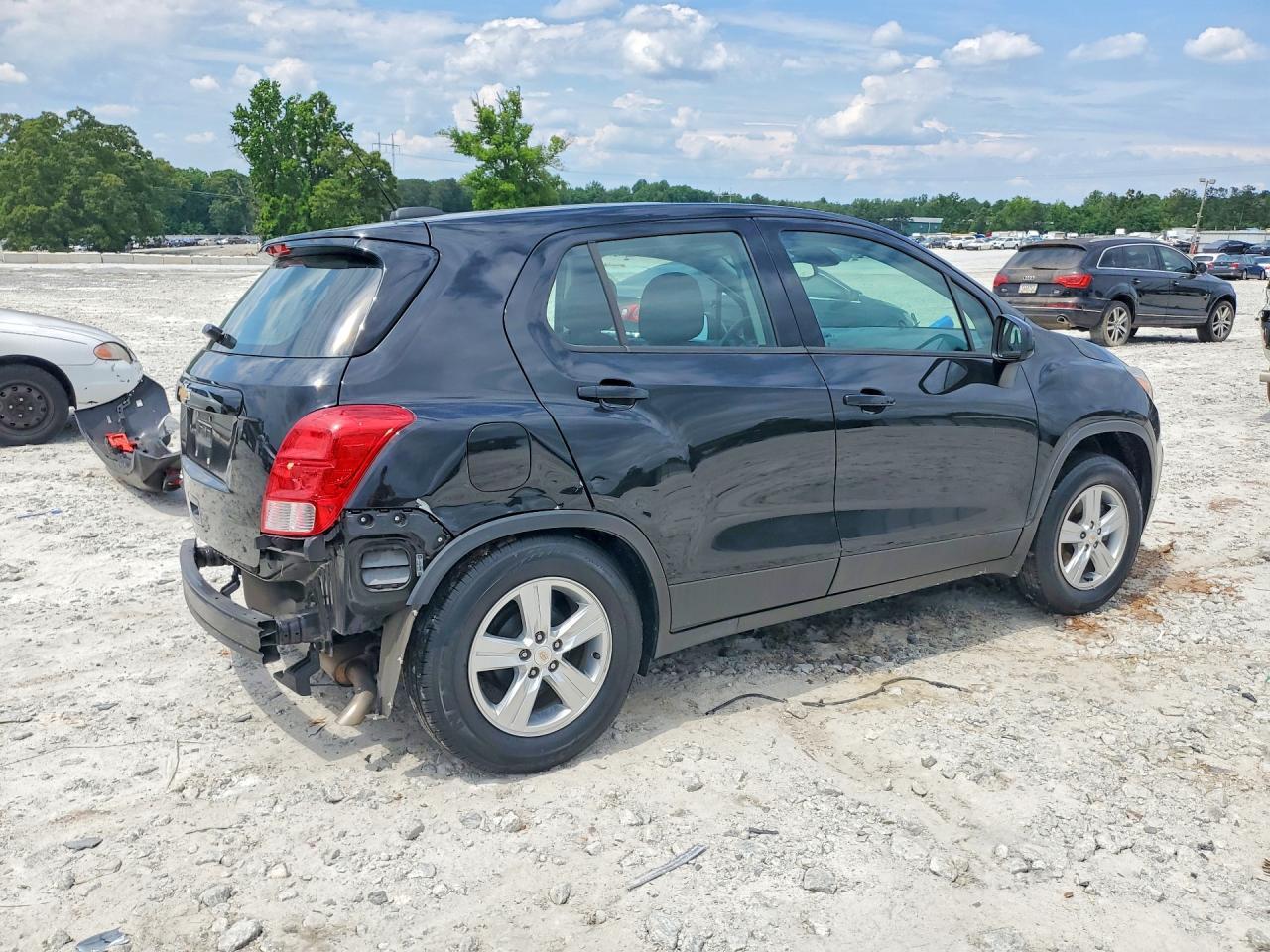 2020 Chevrolet Trax Ls - Image 3
