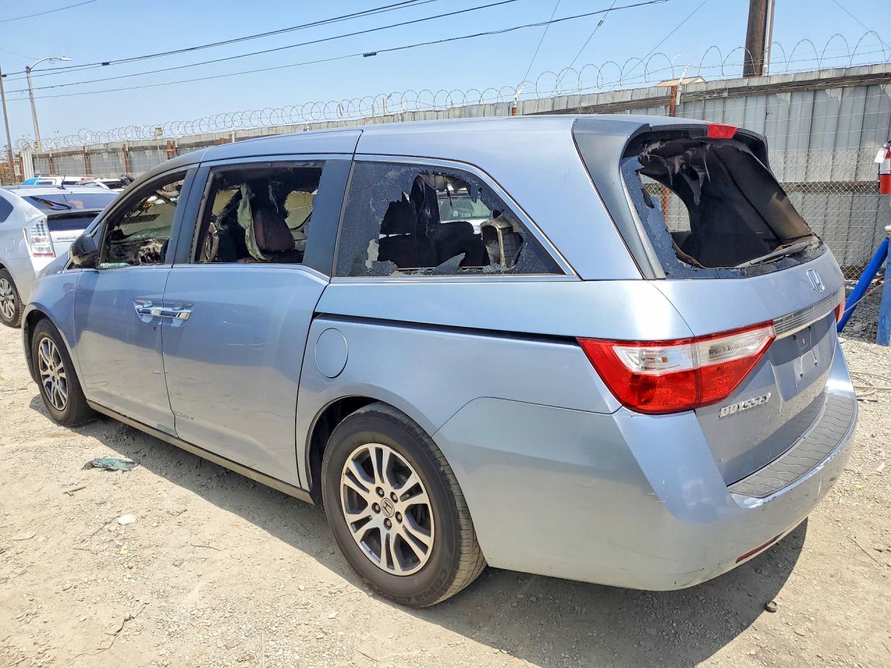 2012 Honda Odyssey Ex - Image 2