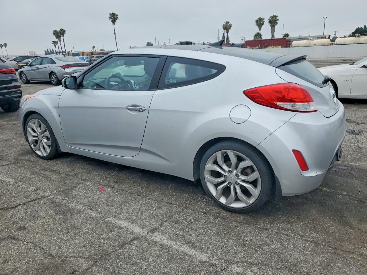 2012 Hyundai Veloster Base - Image 2