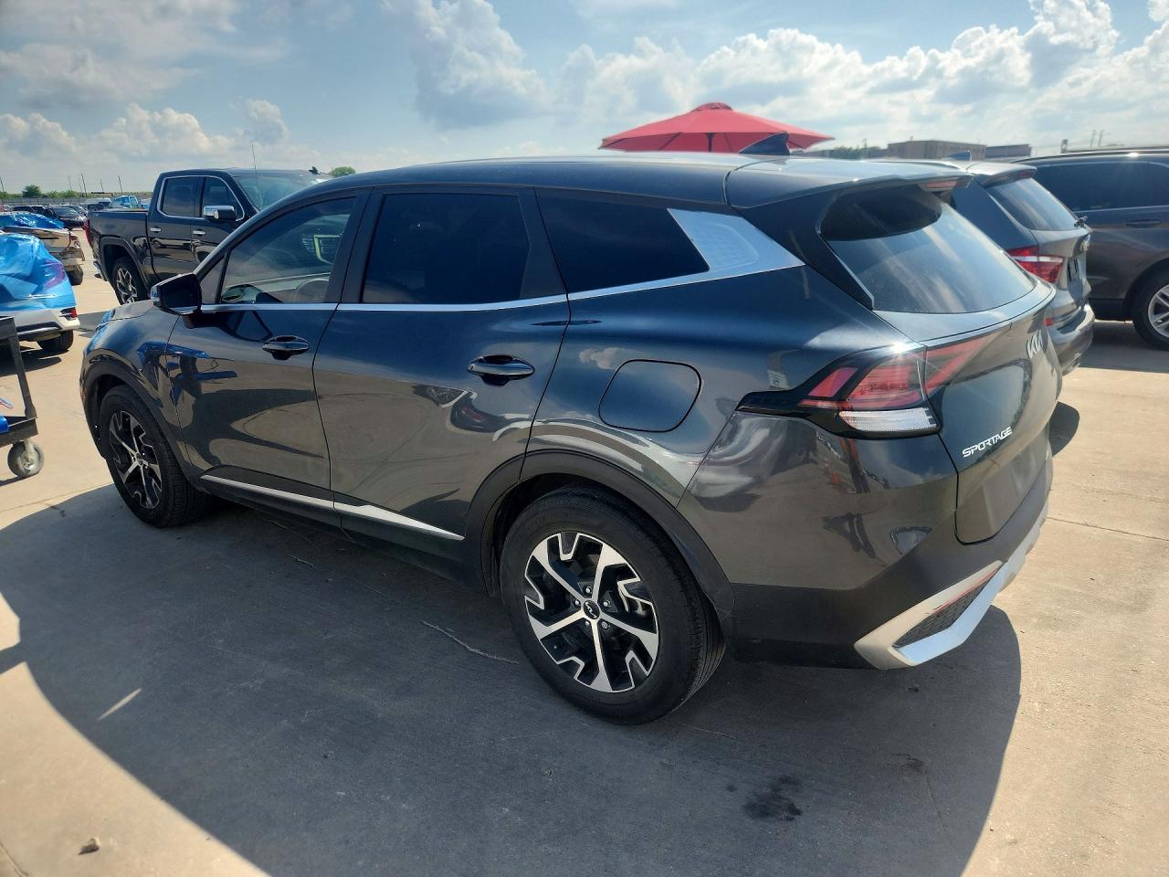 2024 Kia Sportage Ex - Image 2