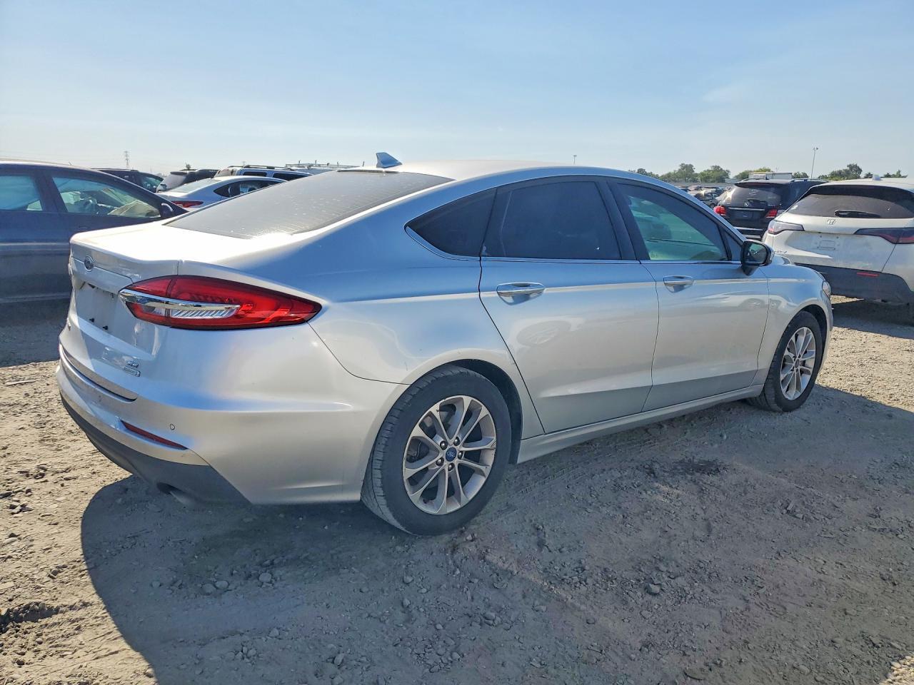 2019 Ford Fusion Se - Image 3
