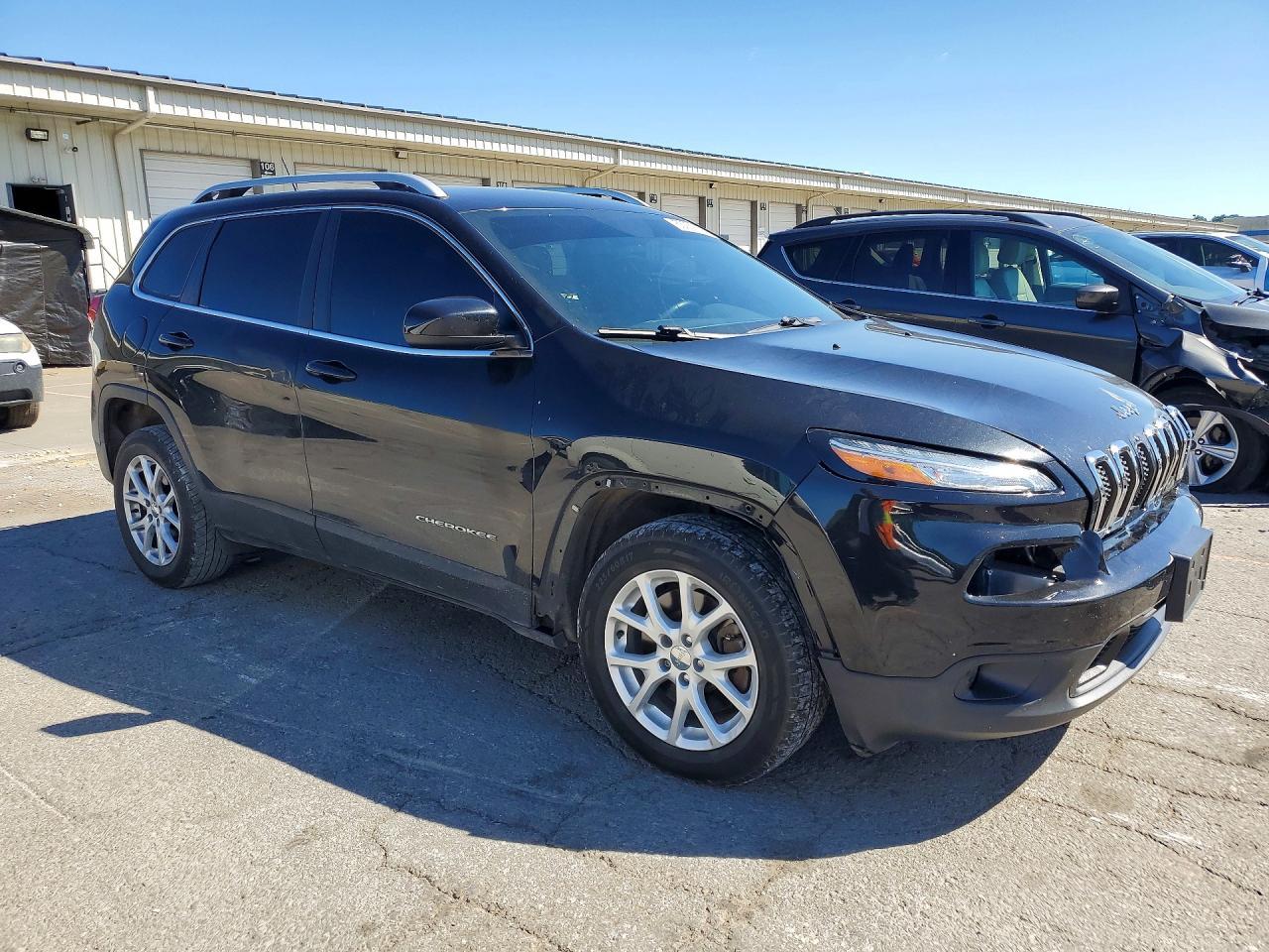 2016 Jeep Cherokee Latitude - Image 4